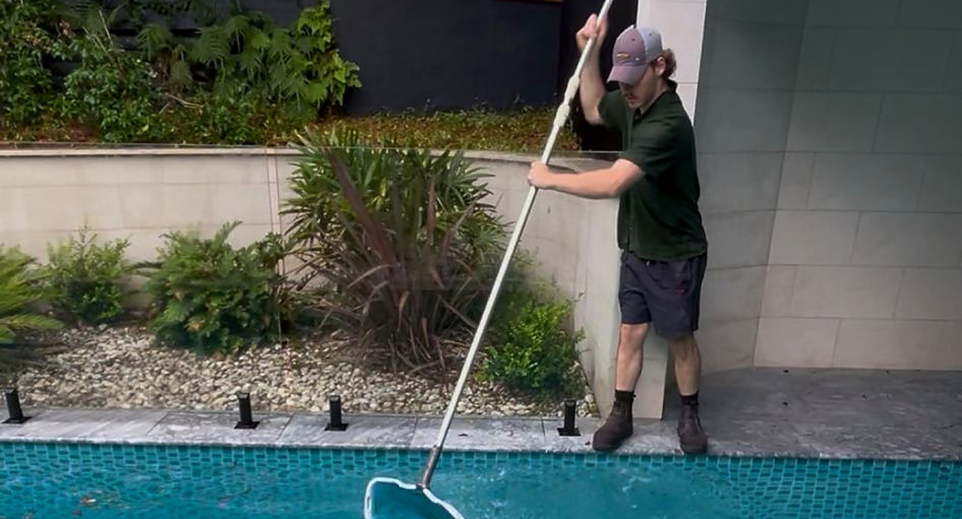 Too Easy Mate pool services β skimming and cleaning a pool